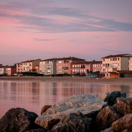 Daire Luxueux Avec Terrase Sur La Grimaud