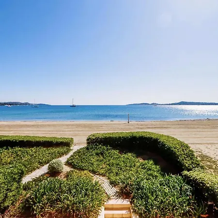 Daire Luxueux Avec Terrase Sur La Grimaud